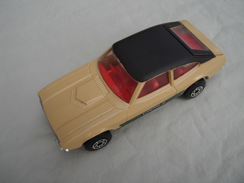 E15.Tan body/dk.brown roof/matt blk superkings base/5 arch whls/red interior/clr windows/green Capri 11 side labels.