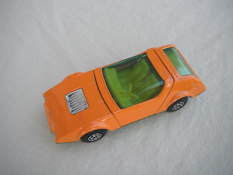 1. Dk.orange body/metallic green base/MC wheels/yellow-orange interior/green windows/no labels (PP).