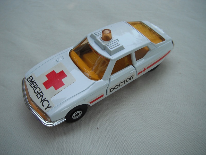 5. White body/dark red base/England/yellow interior/amber windows/white tow hook/emergency &amp; doctor labels.