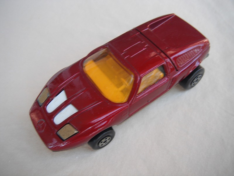 Br1. Dk.burgundy body/dk.gold base/5 spoke wheels/amber windows/white interior/gold headlights/England base.