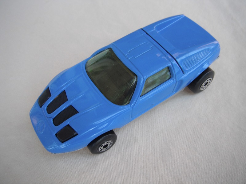 B7. Blue body/silver base/dot-dash front, 5 arch rear wheels/clear windows/black interior &amp; headlights.