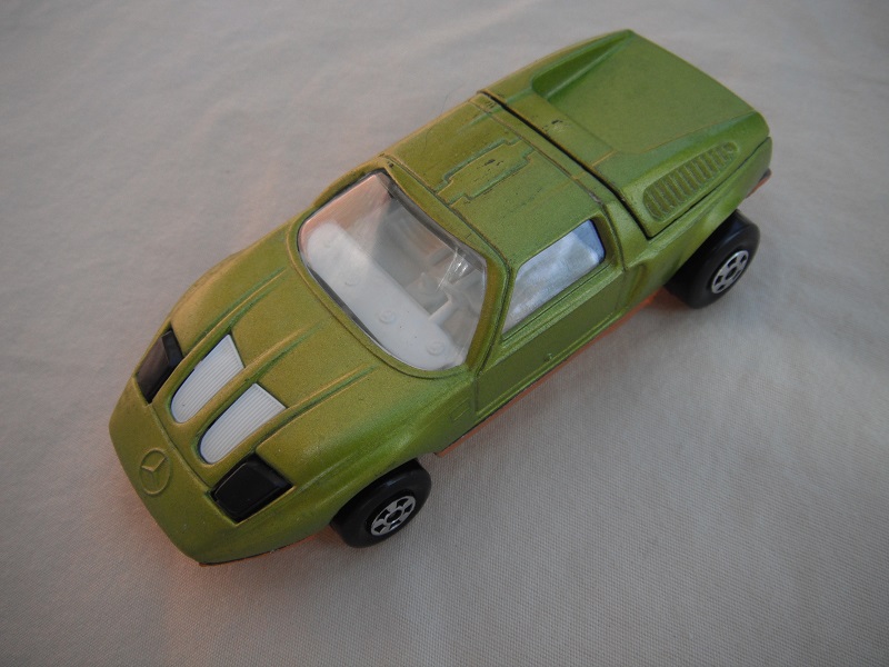E10. Lime green body/gold base/five spoke wheels/clear windows/white interior/black headlights.