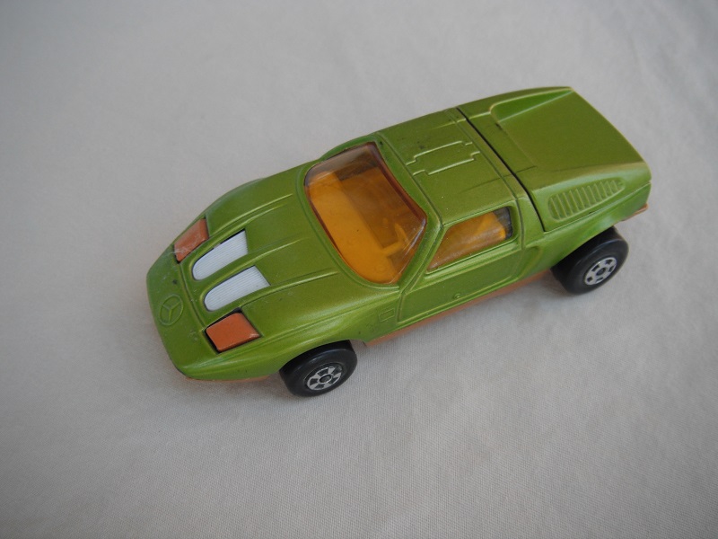E7. Lime green body/gold base/five spoke wheels/amber windows/white interior/light gold headlights.