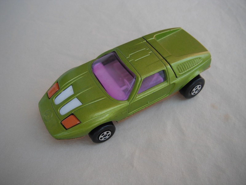 E5. Lime green body/gold base/five spoke wheels/purple windows/white interior/gold headlights.
