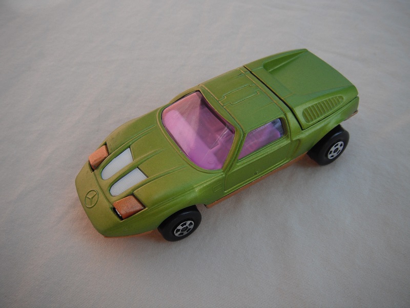 E4. Lime green body/gold base/five spoke wheels/purple windows/white interior/dark gold headlights.