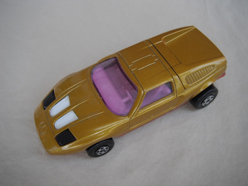 E3. Gold body/met.dk red base/5 spoke wheels/purple windows/wht int/black headlights/w/battery chamber.