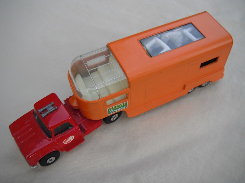 27.Dk.red cab/type A base/red horse label/4 spoke wheels/lt.orange trailer type B/green Ascot Stables label/type B rear door/dk.olive green interior.