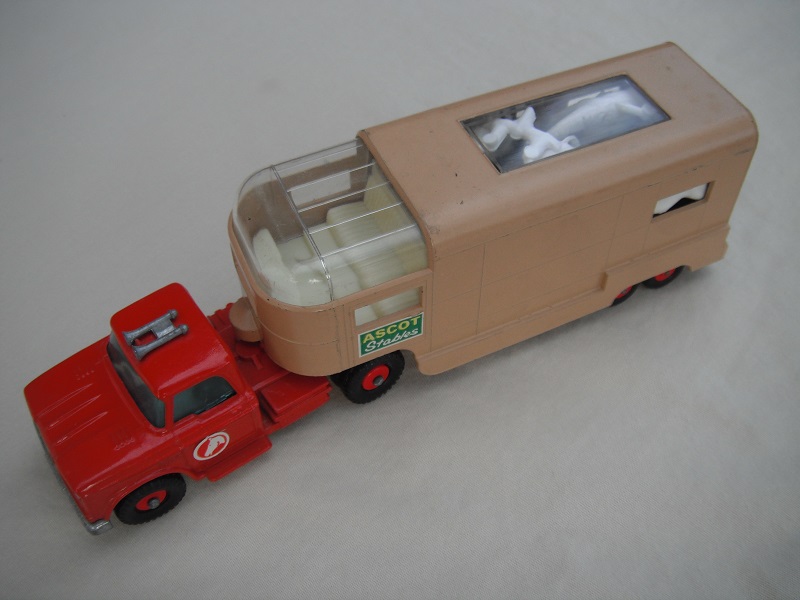 18.Red cab/type B base/red horse label/tan trailer type B/green Ascot Stables label/type B rear door/white axle spring/green interior.