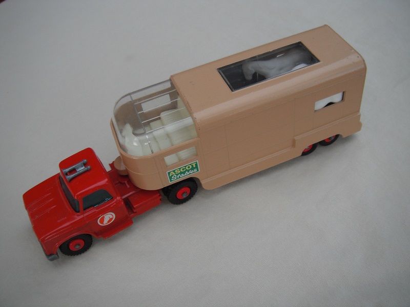 16.Red cab/type B base/red horse label/tan trailer type B/green Ascot Stables label/type B rear door/white axle spring/gray interior.