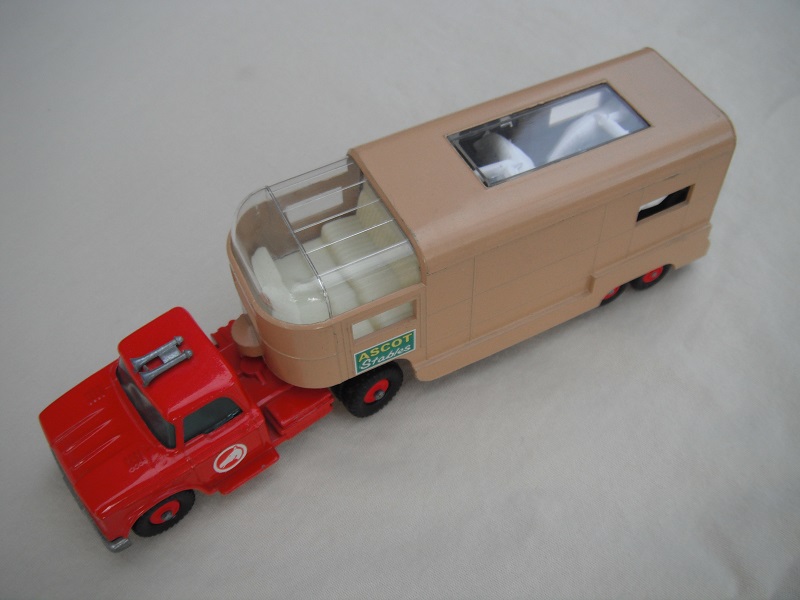 15.Red cab/type B base/red horse label/lt.tan trailer type B/dk.green Ascot Stables label/type B rear door/white axle spring/dark gray interior.