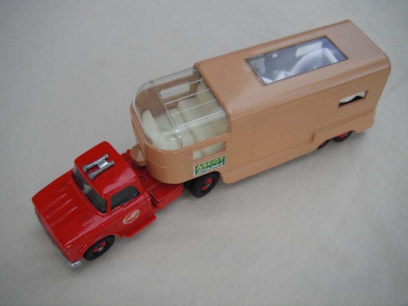 11.Red cab/type B base/lt.red horse label/lt.tan trailer type B/green Ascot Stables label/type B rear door/white axle spring/red interior.