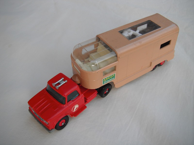 10.Red cab/type B base/dk.red horse decal/lt.tan trailer type B/dk.green Ascot Stables label/type B rear door/white axle spring/black interior.