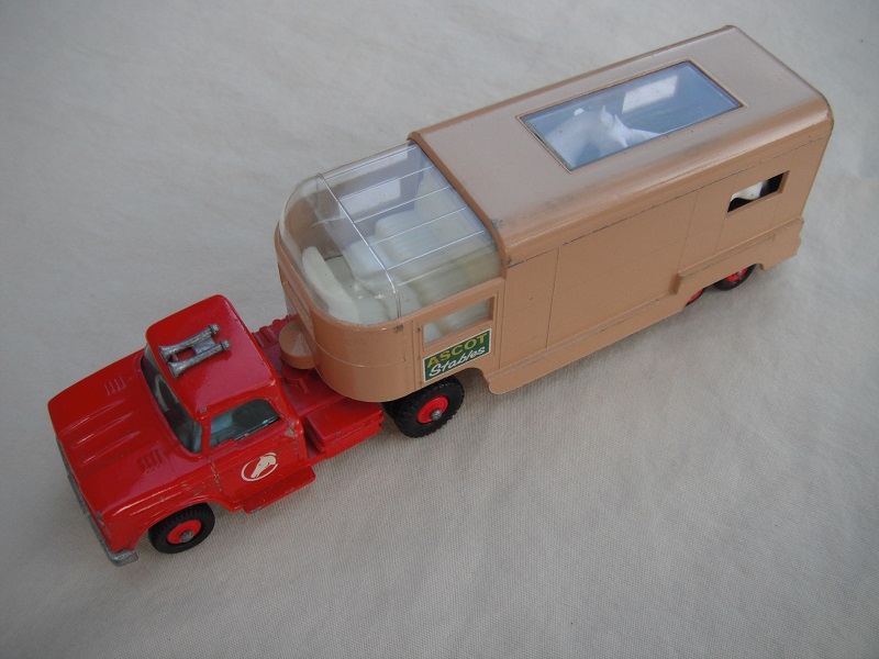 9. Red cab/type B base/dk.red horse decal/lt.tan trailer type B/dk.green Ascot Stables label/type B rear door/white axle spring/lt.olive green interior.