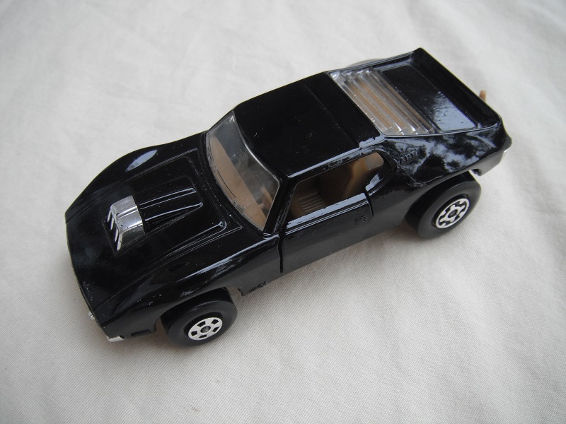 14.Black body/silver Super Kings base/brown interior/clear windows/no labels.