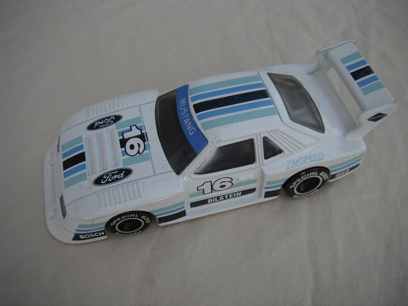 1. White body with stripes/black base Macau/clear windows/black interior/chromed lettering on wheels/Ford #16.