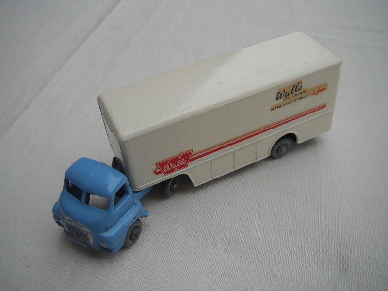 3. Mid blue cab//type 2/gloss black base/GPFW/type 2 trim/off white trailer/Wall's Ice cream to rear.