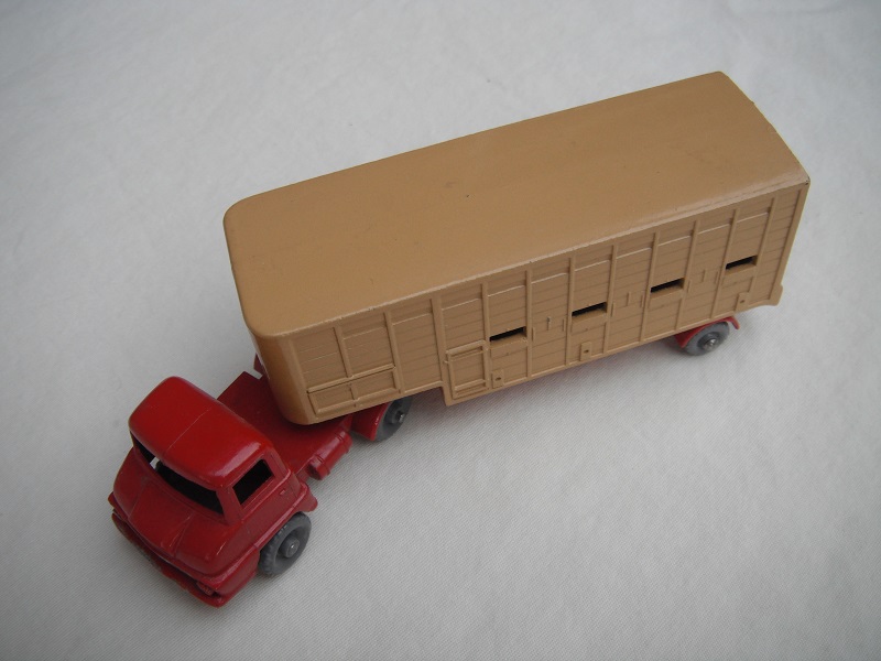 3. Dull red cab/type A/DGKW/silver trim/dk.tan trailer type A/red base/type A external/type A internal/rear cross frame type A/lt.tan rear door.