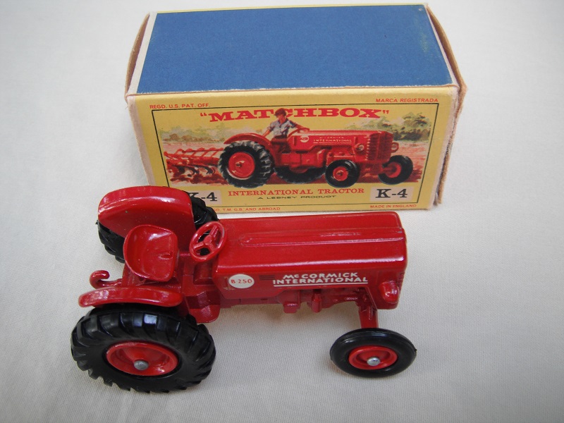 K4A International Tractor type E box with model.jpg