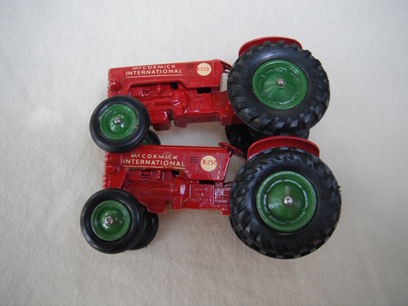 K4A International Tractor green or dark green hubs.jpg