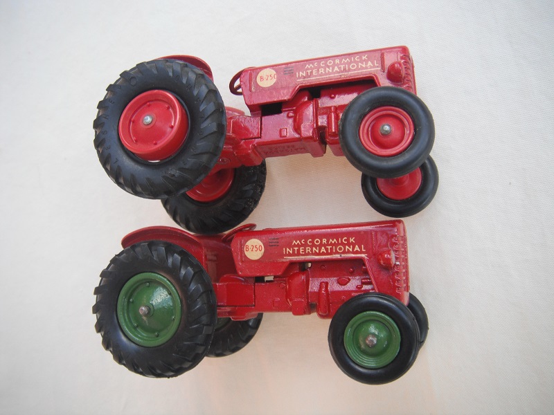 K4A International Tractor red or green hubs with early decals.jpg