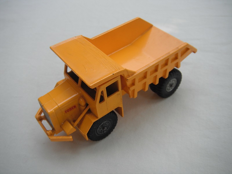 4. Dark yellow body/BPT w/silver metal hubs/smooth casting underneath tipper/long steering column/&quot;Foden&quot; decals.