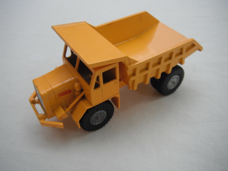 3. Yellow body/BPT w/silver metal hubs/smooth cast underneath tipper/long steering column/&quot;Foden&quot; decals.