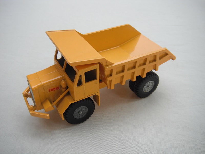 1. Yellow body/BPT w/silver metal hubs/hexagon circle cast underneath tipper/long steering column/&quot;Foden&quot; decals.