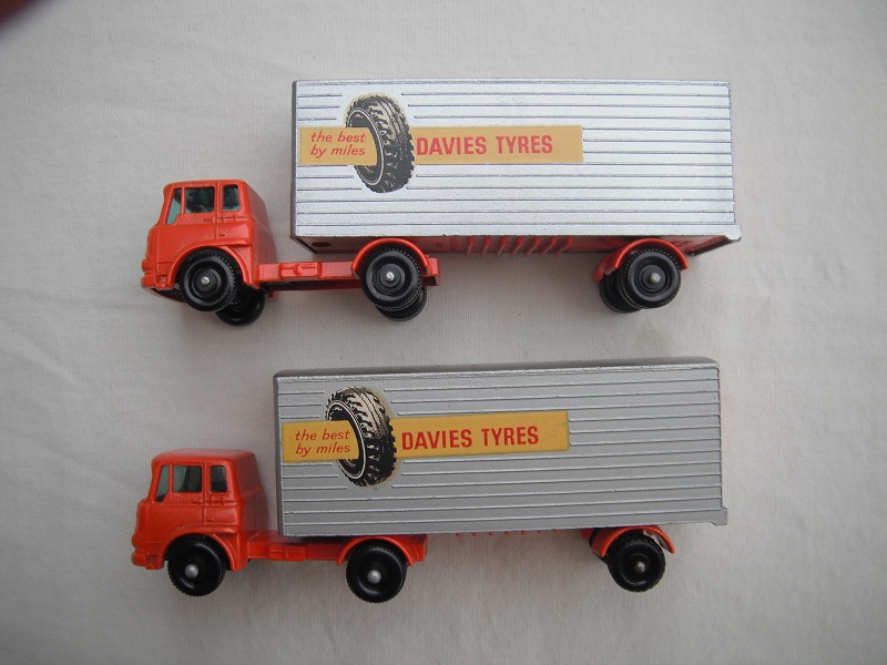 M2B Bedford Articulated Freight Truck. Davies Tyres side decals.jpg