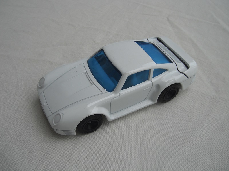 15.White body/white base China/white interior/blue windows/black wheels/Graffic Traffic series.