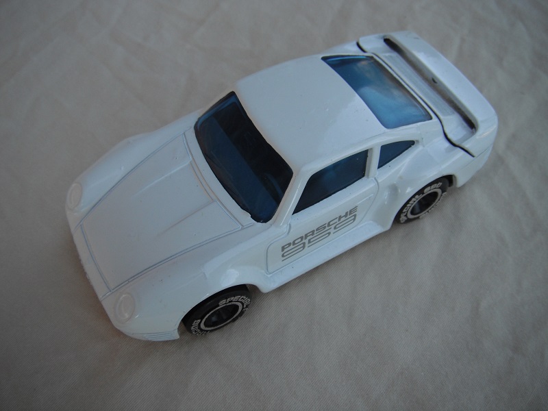 14.White body/black base China/white interior/dk.blue windows/chromed lettering on wheels/graffic traffic series/Porsche 959.