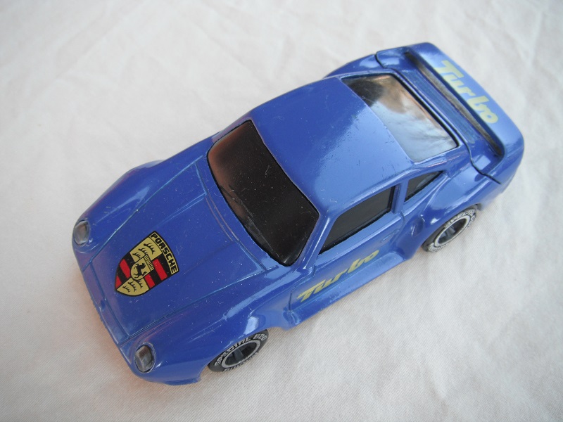 12.Blue body/black base China/no interior/blackened windows/chromed lettering on wheels/alarm &amp; working lights/Turbo.