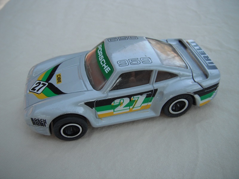 3. Pearly silver body w/blk/grn/wht/yel stripes/blk base Macau/brown int/clr windows/unchromed whls/pullback motor/Pirelli #27.