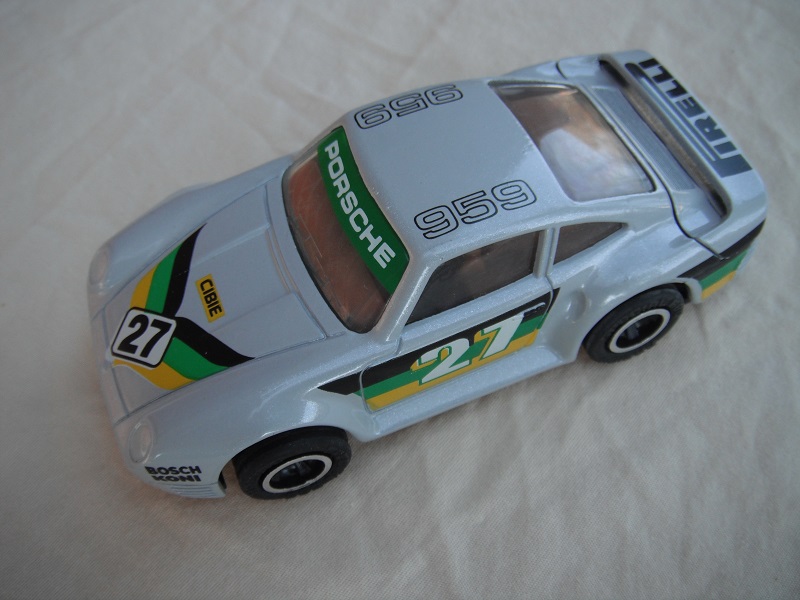 2. Pearly silver body w/blk/grn/yel stripes/blk base Macau/brown int/clr windows/unchromed whls/pullback motor/Pirelli #27.