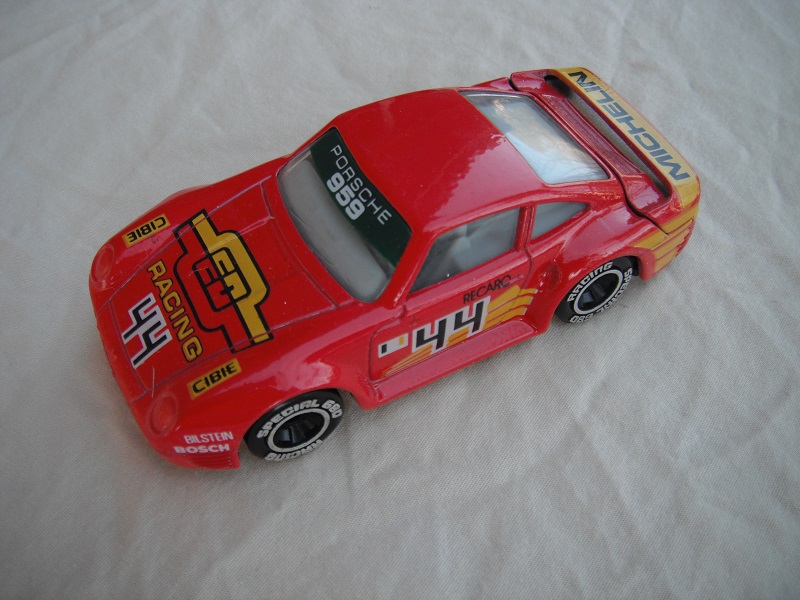 1. Red body/black base Macau/gray interior/clear windows/chromed lettering on wheels/Michelin #44.
