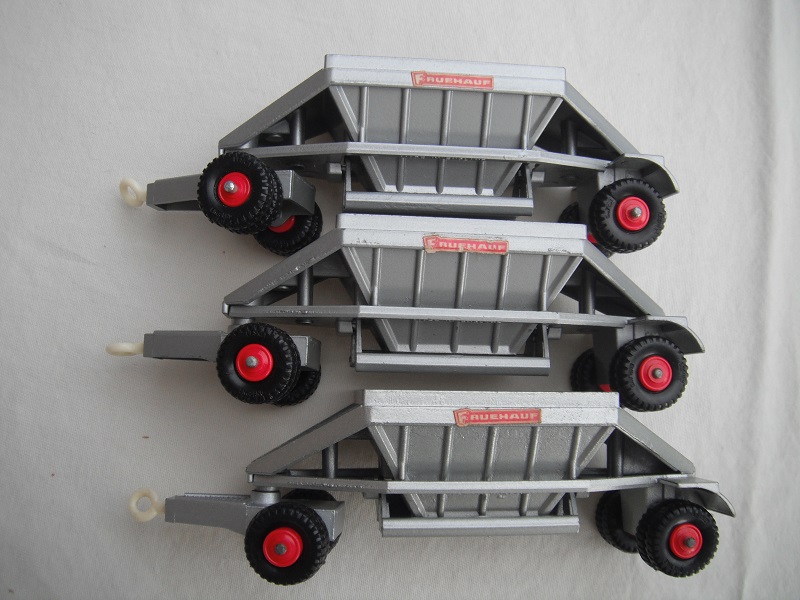 M4B GMC Tractor & Fruehauf Hopper cast variations.jpg