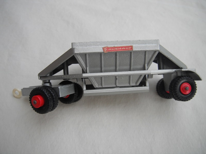 M4B GMC Tractor & Fruehauf Hopper cast variation type C.jpg