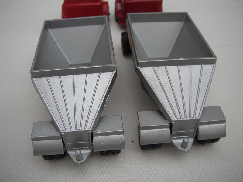 M4B GMC Tractor & Fruehauf Hopper tow pins.jpg