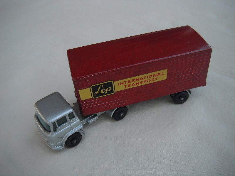 6. Silver cab/blk base/BPFW/grn windows/dark maroon trailer/typ B/blk base/angled connector/blk rear door/LEP decals.