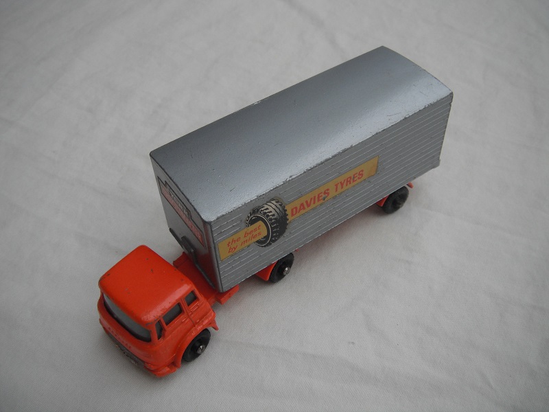 2. Lt.orange cab/blk base/BPKW/lt.grn windows/sil trailer/typ A/org base/centered connector/org rear door/Davies Tyres decals.