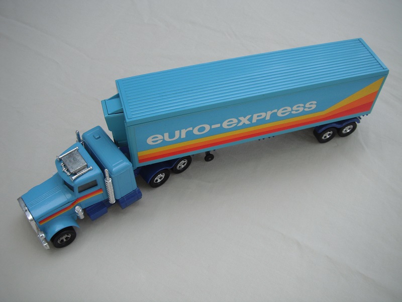 5. Light blue cab/type E dk.blu base/black axle cover/unpainted AC/5SMW/lt.blue K17 trailer &amp; top/dk.blu 1973 Lesney base/5SMW/black closed axle cover.