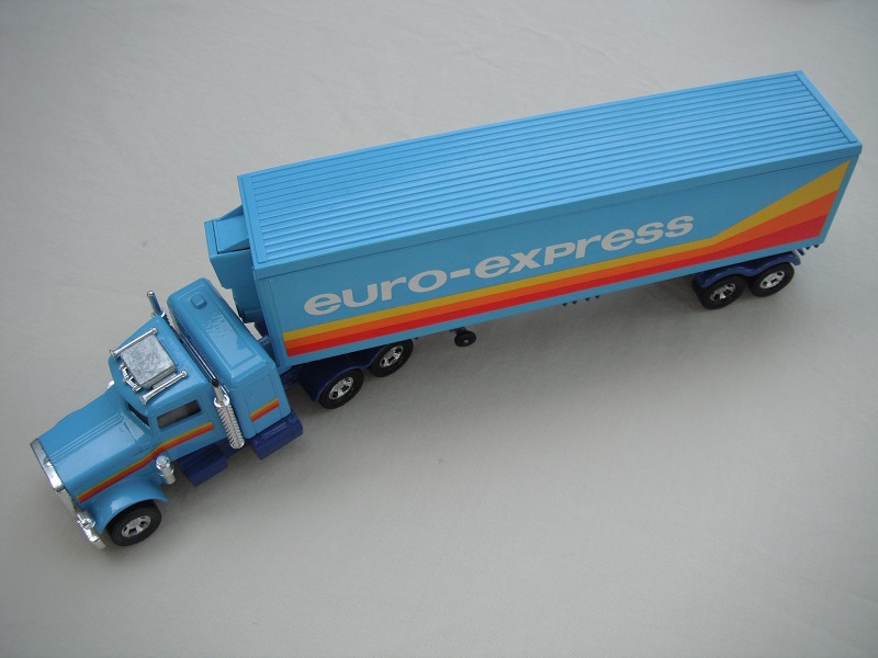 4. Light blue cab/type E dk.blu base/black axle cover/unpainted AC/5SMW/lt.blue K17 trailer &amp; top/blue 1973 Lesney base/5SMW/blk clsd xle cvr.