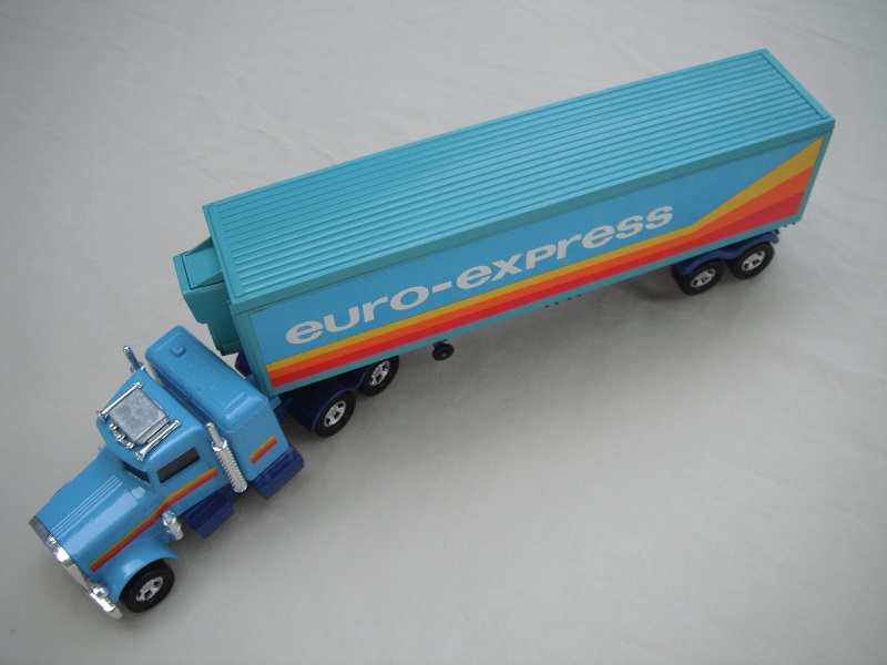 2. Light blue cab/type E dk.blu base/black axle cover/unpainted AC/5SMW/pale blue K17 trailer &amp; top/dk.blu 1973 Matchbox base/5SMW/blk clsd xle cvr.