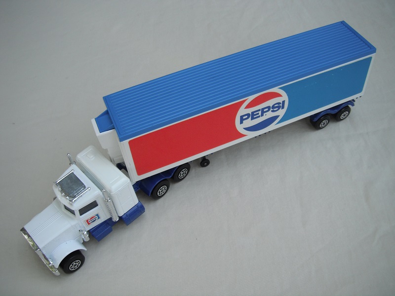 5. White cab/type E blue base/unpainted AC/LMCW/blue trailer top /dk.blue 1973 Lesney base/SMCW/black closed axle cover.