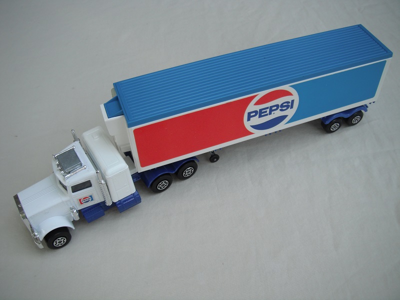 4. White cab/type E blue base/unpainted AC/LMCW/blue trailer top /blue 1973 Lesney base/SMCW/black closed axle cover.