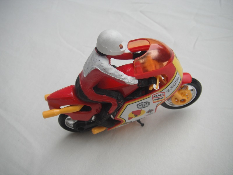 K81A Suzuki Motorcycle red with yellow parts.jpg