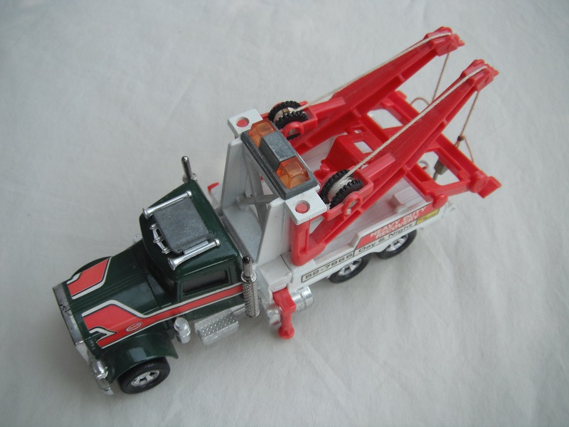 5. Dk.grn &amp; wht body/red jib/type a chrome base/5SMW/tan axle cover/org lts/unpainted plate/unpainted ac/gold hooks/blk spool/wht cable/red sled &amp; whls.