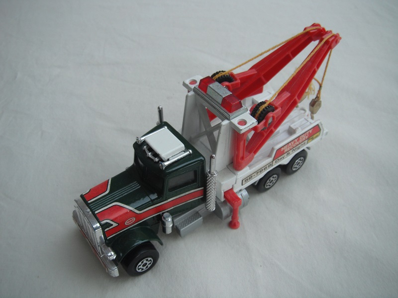 1. Dk.grn &amp; wht body/red jib/type a gray base/MCW/red lights on unpainted plate/white ac/gold hooks/blk spool/yel cable/no sled/PP.