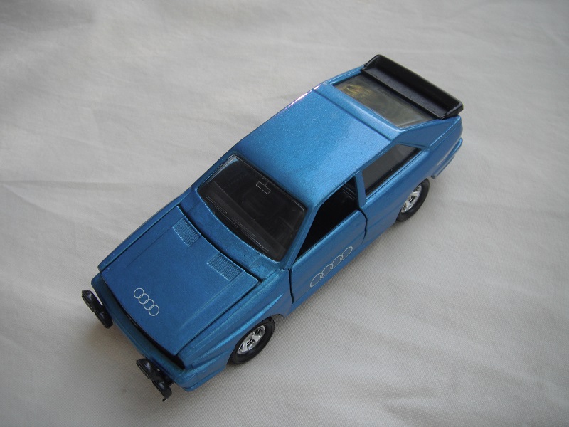 21.Blue body/black large &quot;Macau&quot; base/5 spoke mag wheels/clear windows/amber headlights/&quot;Audi logo on hood &amp; side doors.