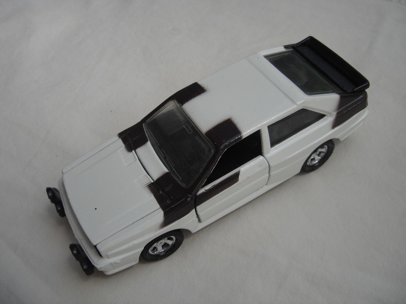 1. White &amp; black body/black England base/5 spoke mag wheels/clear windows/black interior/PP.