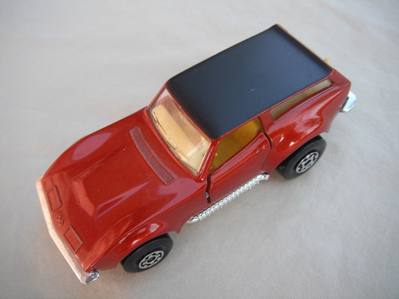 11.Dk.metallic copper body/flat black roof/silver base/Superkings/MC wheels/clear windows/yellow interior/no labels.